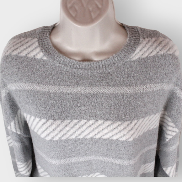 SOPHIE RUE Crewneck Sweater Thick Stripes in Gray and White Size Medium - Picture 4 of 6